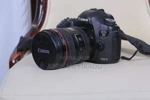 Canon 5d III With 24-105mm Red Ring Lens
