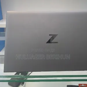 New Laptop HP ZBook Firefly G8 16GB Intel Core i7 SSD 512GB