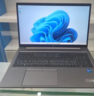 New Laptop HP ZBook Firefly G8 16GB Intel Core i7 SSD 512GB