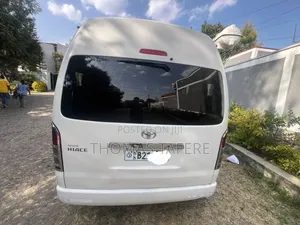Toyota HiAce 2019 White