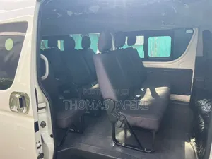 Toyota HiAce 2019 White