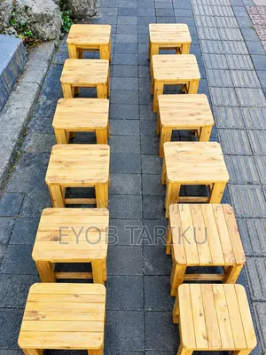 ወንበር እና ጠረጴዛ