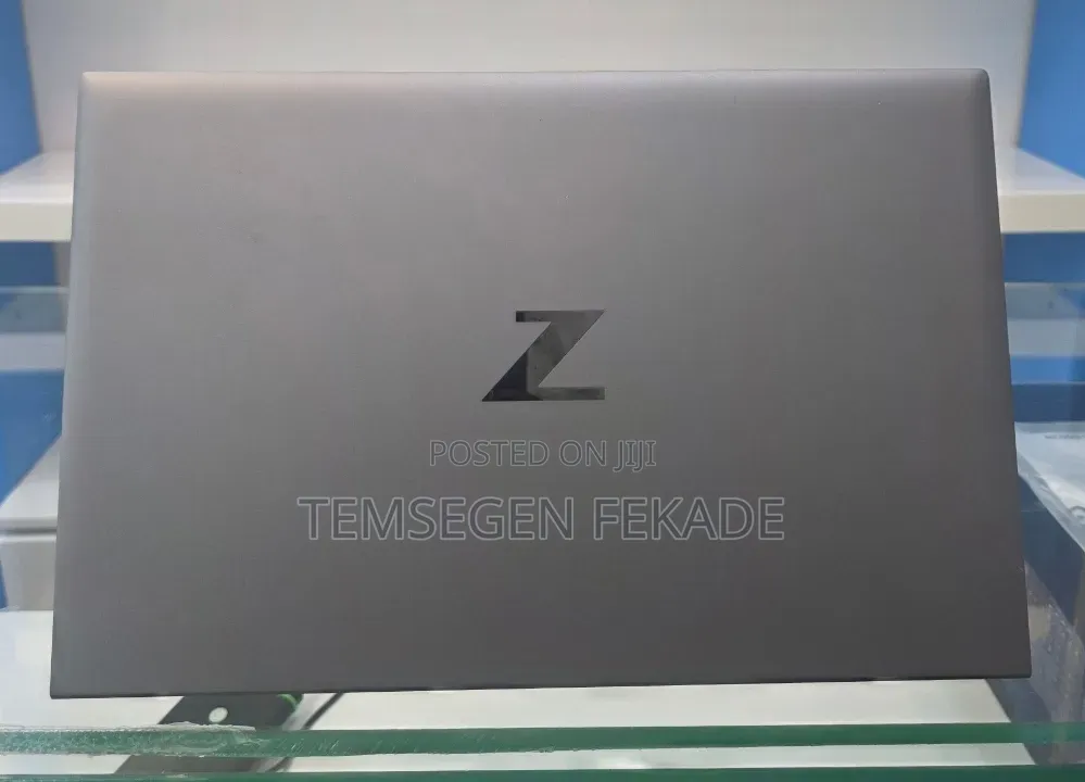 New Laptop HP ZBook Firefly G8 16GB Intel Core i7 SSD 512GB