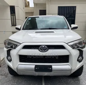 Toyota 4-Runner SR5 4x2 2019 White