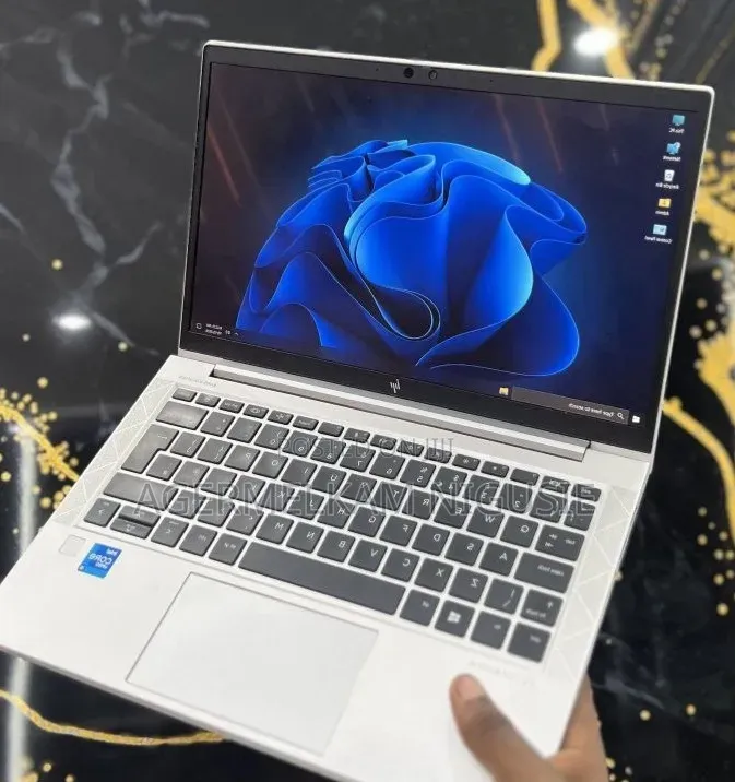 New Laptop HP EliteBook 830 G8 16GB Intel Core i5 SSD 512GB