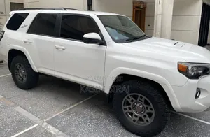 Toyota 4-Runner SR5 4x2 2019 White