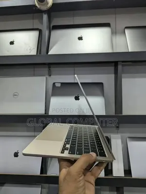 New Laptop Apple MacBook Air 2022 M2 8GB Apple M2 SSD 256GB