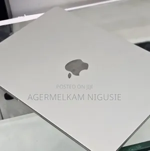 New Laptop Apple MacBook Air 2022 M2 16GB AMD A10 SSD 512GB