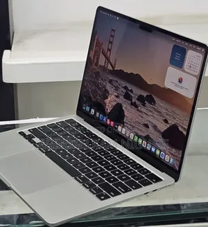 New Laptop Apple MacBook Air 2022 M2 16GB AMD A10 SSD 512GB