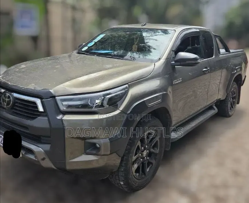 Toyota Hilux 2022 Gray