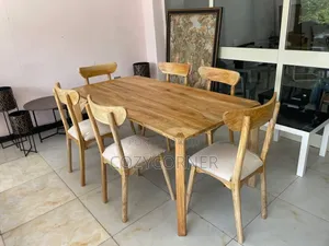 Solid-Wood 6 Seaters Dining Sets Crafted for Durability. በዋንዛ የተሰራ