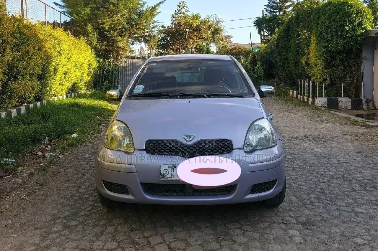 Toyota Vitz 2004 Pink