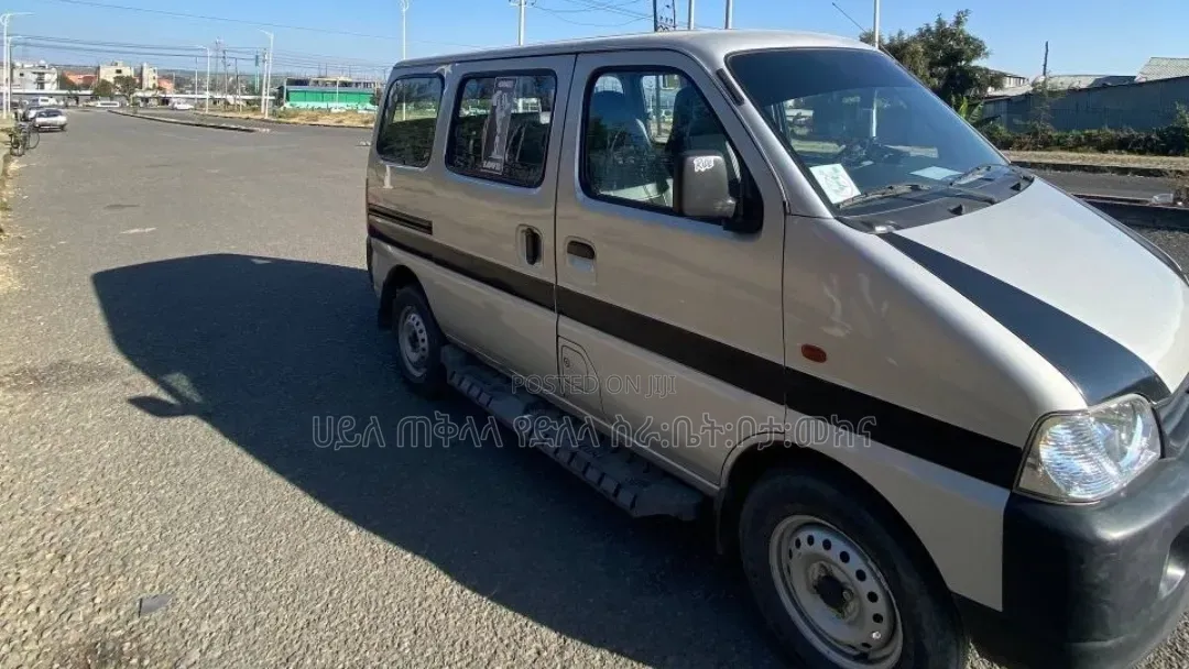 Suzuki Eeco 2024 Silver