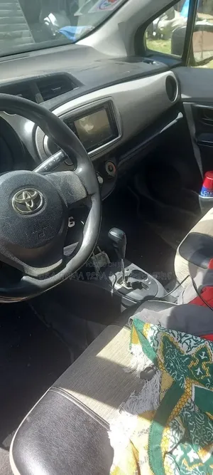 Toyota Yaris 2012 Maroon