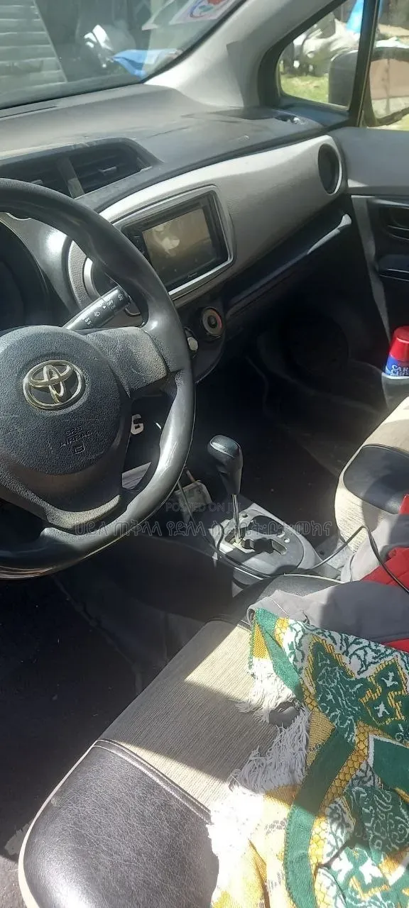 Toyota Yaris 2012 Maroon