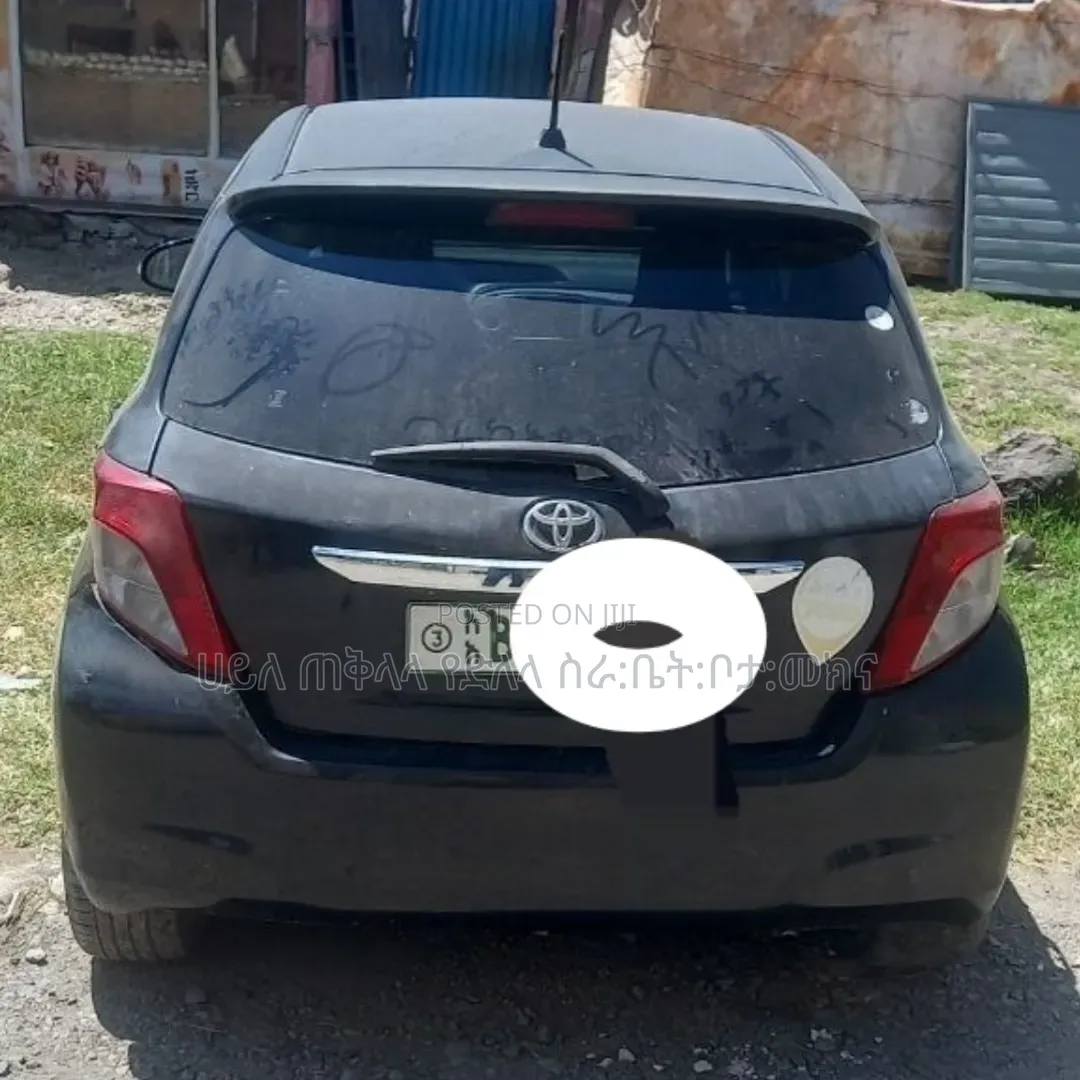 Toyota Yaris 2012 Maroon