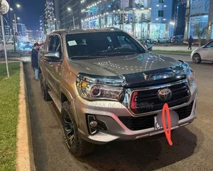 Toyota Hilux 2019 Pink