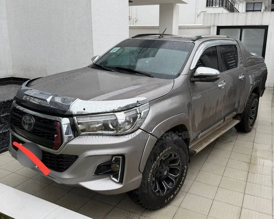 Toyota Hilux 2019 Pink