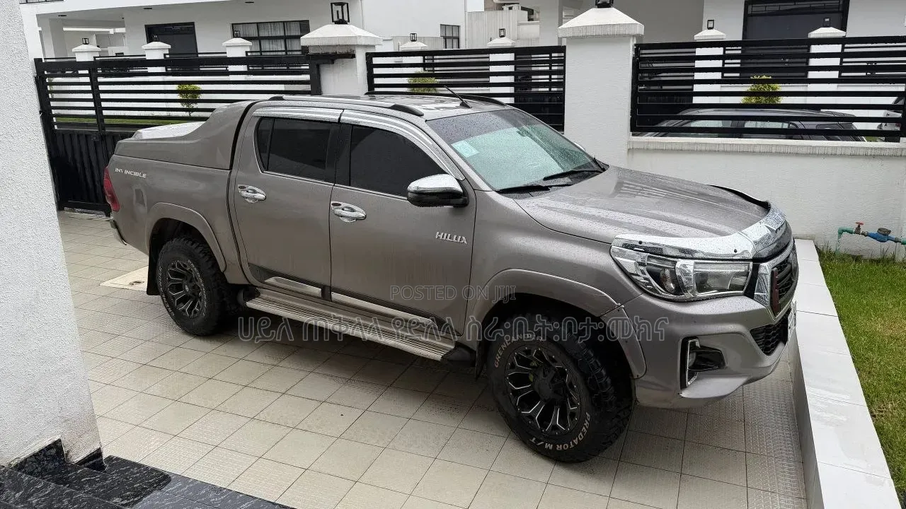 Toyota Hilux 2019 Pink