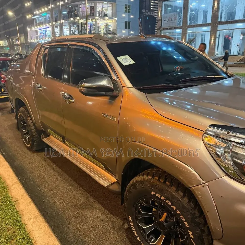 Toyota Hilux 2019 Pink