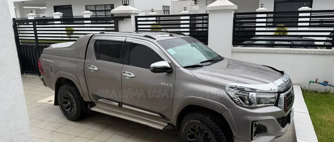 Toyota Hilux 2019 Pink