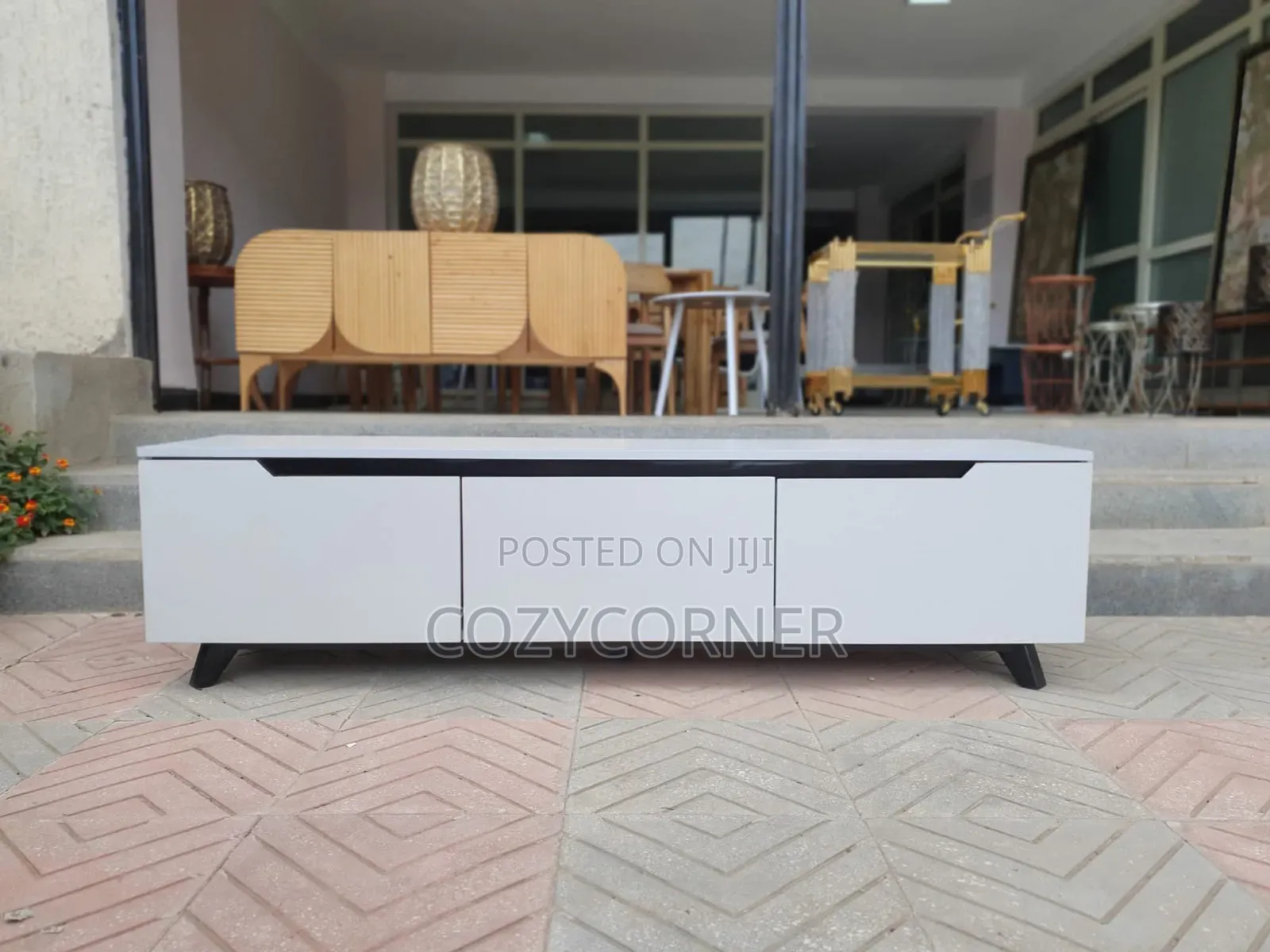 Laminated 1.50 Meters TV Stand With Fresh Looks. ቲቪ ስታንድ