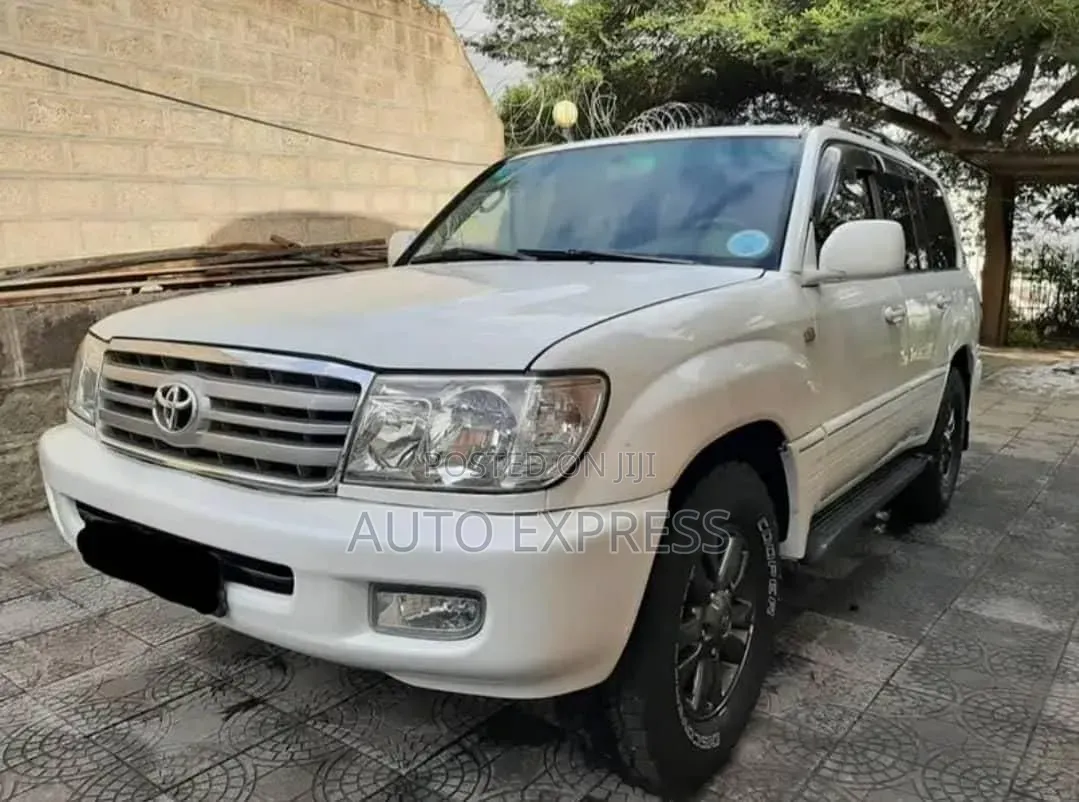 Toyota Land Cruiser 2005 White