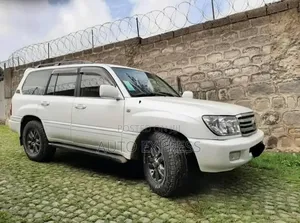 Toyota Land Cruiser 2005 White