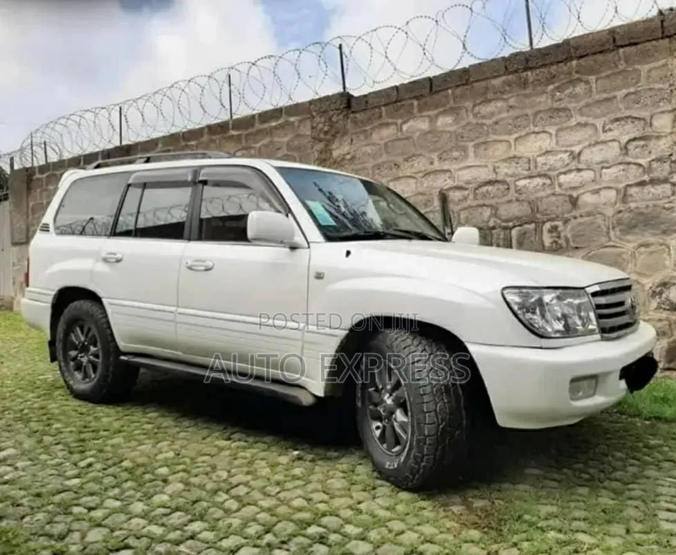 Toyota Land Cruiser 2005 White