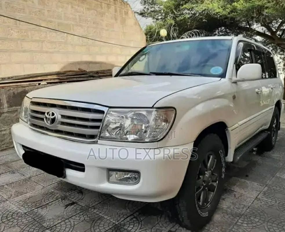 Toyota Land Cruiser 2005 White