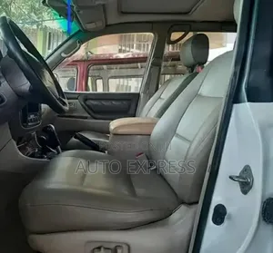 Toyota Land Cruiser 2005 White