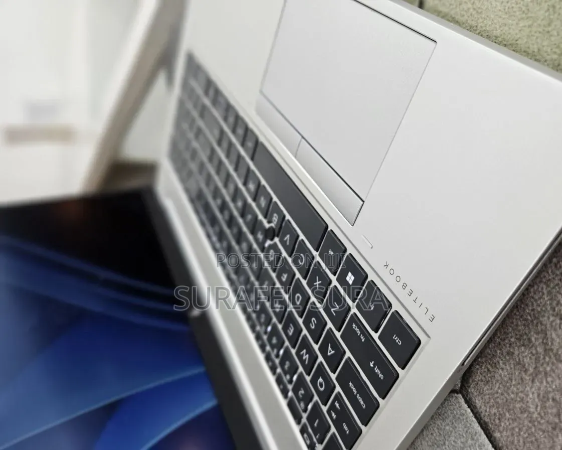 New Laptop HP ZBook Firefly G8 16GB Intel Core i7 SSD 512GB