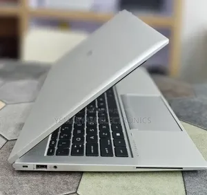 New Laptop HP ZBook Firefly G8 16GB Intel Core i7 SSD 512GB