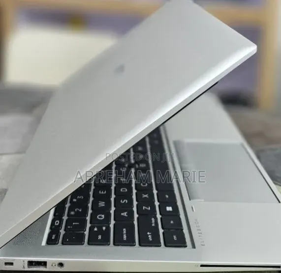 New Laptop HP ZBook Firefly G8 16GB Intel Core i7 SSD 512GB