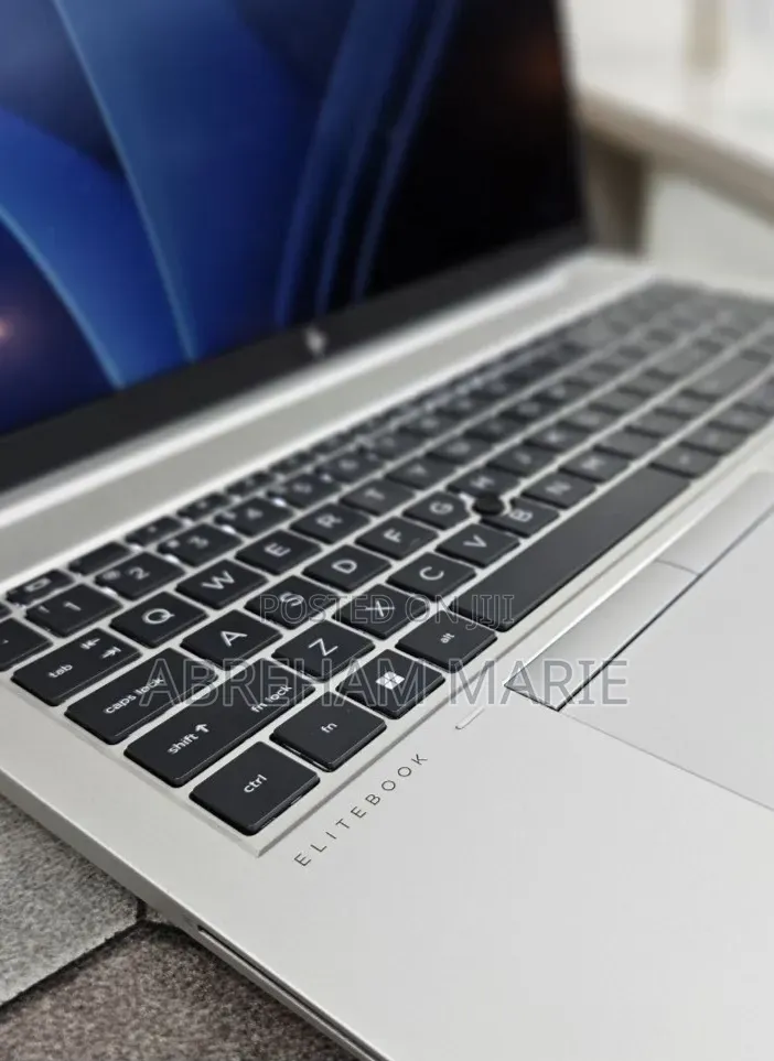New Laptop HP ZBook Firefly G8 16GB Intel Core i7 SSD 512GB