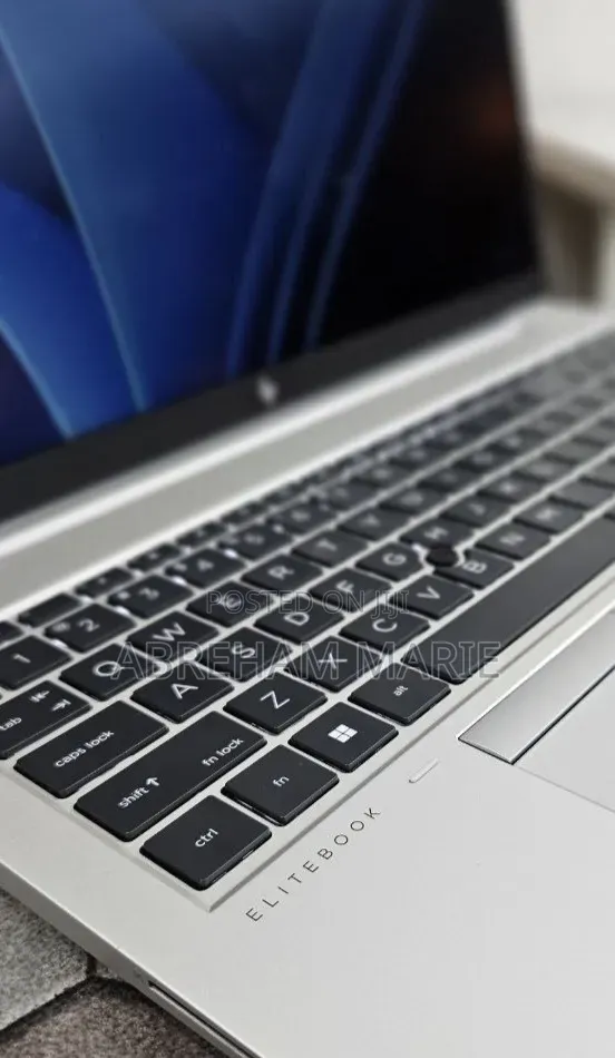 New Laptop HP ZBook Firefly G8 16GB Intel Core i7 SSD 512GB