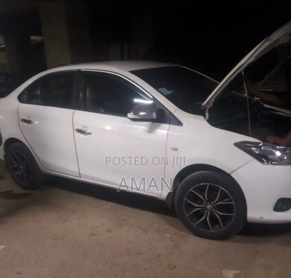 Toyota Yaris 2014 White