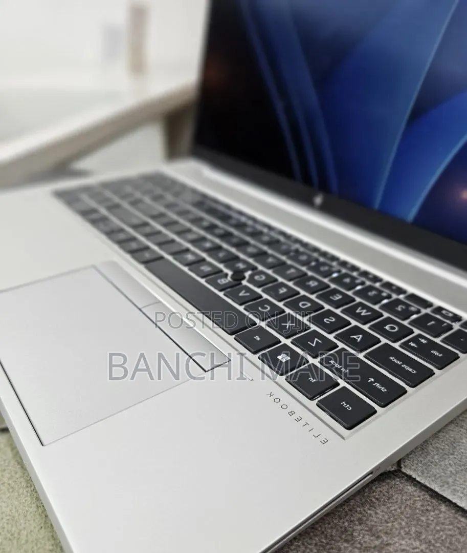 New Laptop HP ZBook Firefly G8 16GB Intel Core i7 SSD 512GB