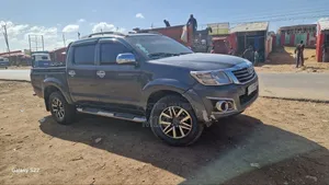 Toyota Hilux SR 2014 Gray