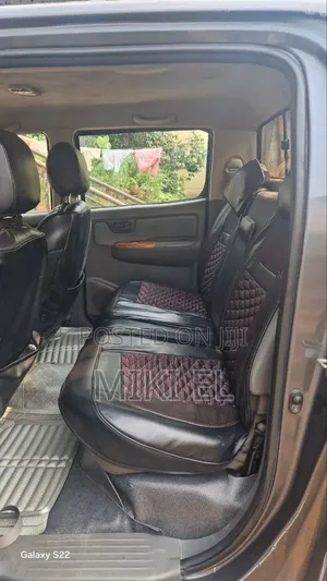 Toyota Hilux SR 2014 Gray