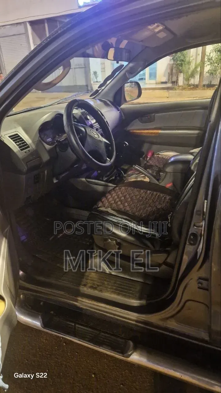 Toyota Hilux SR 2014 Gray