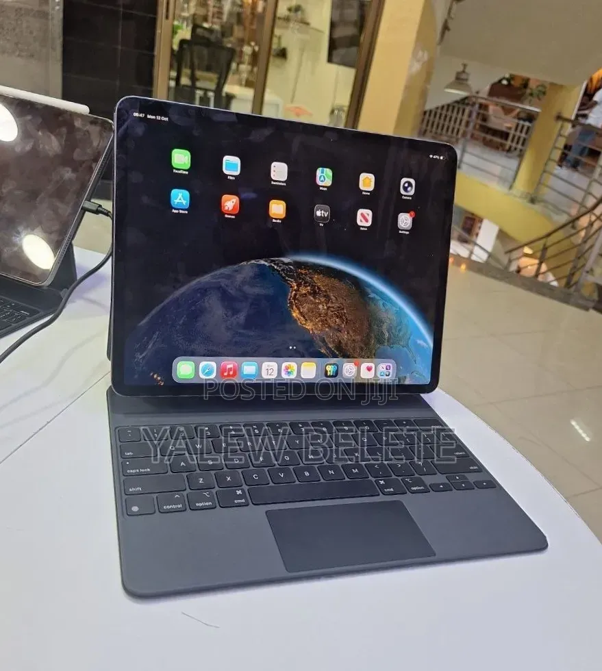 New Apple iPad Pro 12.9 (2022) 256 GB