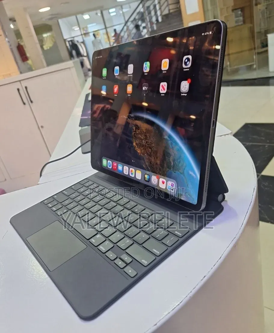 New Apple iPad Pro 12.9 (2022) 256 GB