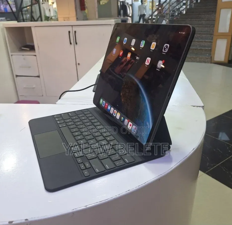 New Apple iPad Pro 12.9 (2022) 256 GB