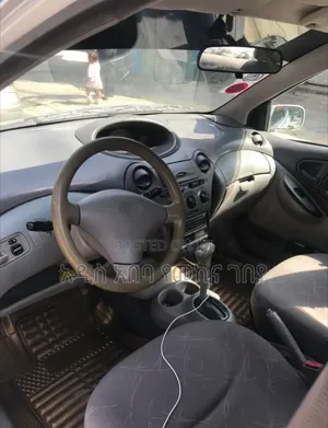 Toyota Platz 2001 Silver