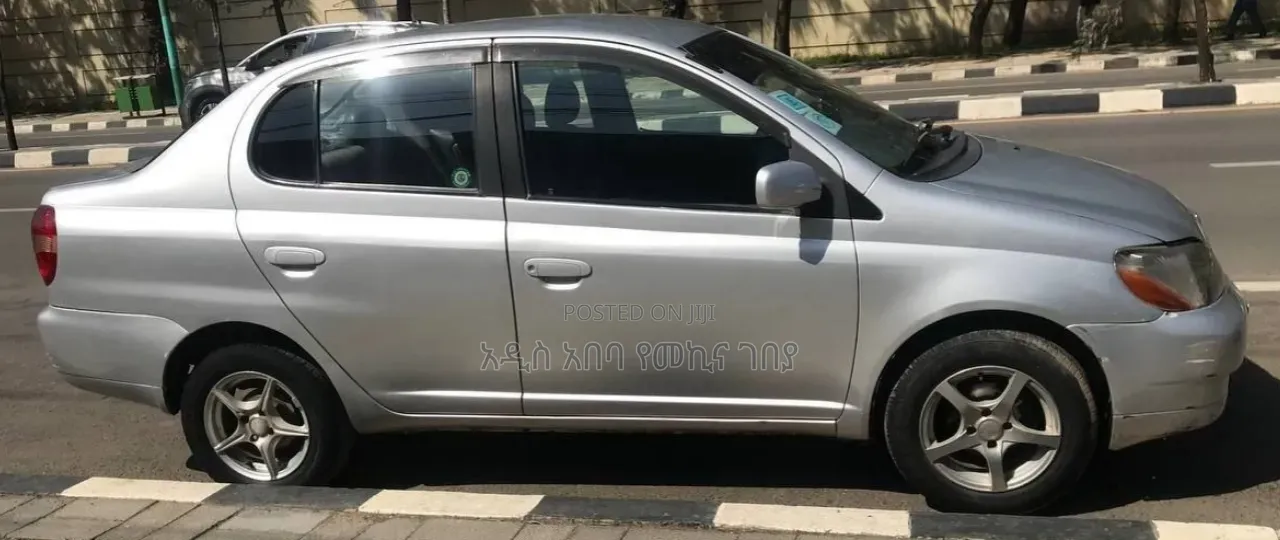 Toyota Platz 2001 Silver