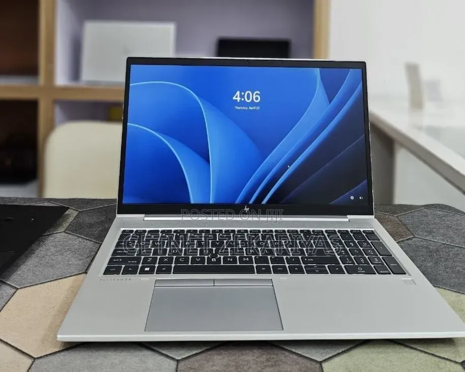 New Laptop HP ZBook Firefly G8 16GB Intel Core i7 SSD 512GB