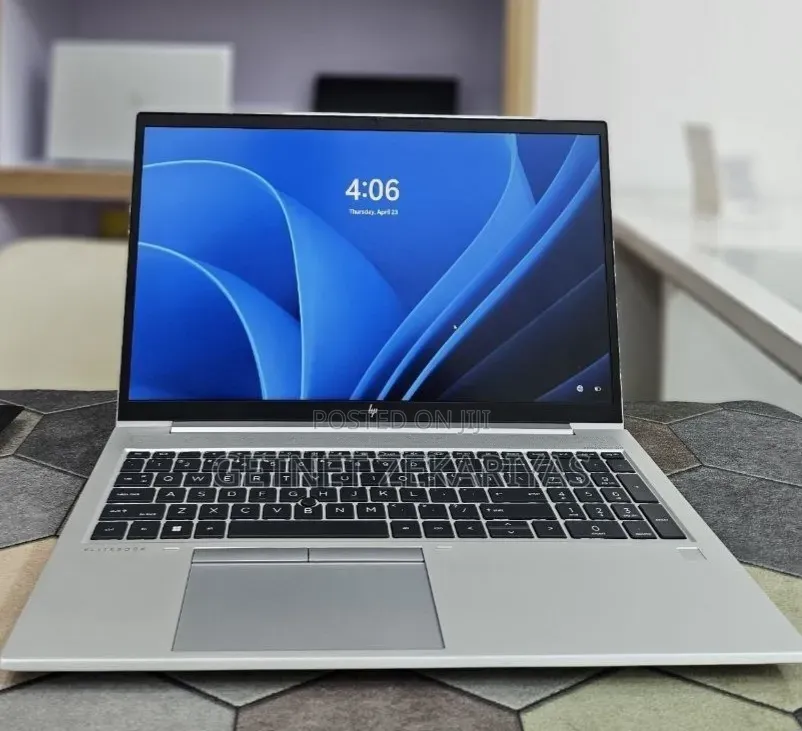 New Laptop HP ZBook Firefly G8 16GB Intel Core i7 SSD 512GB