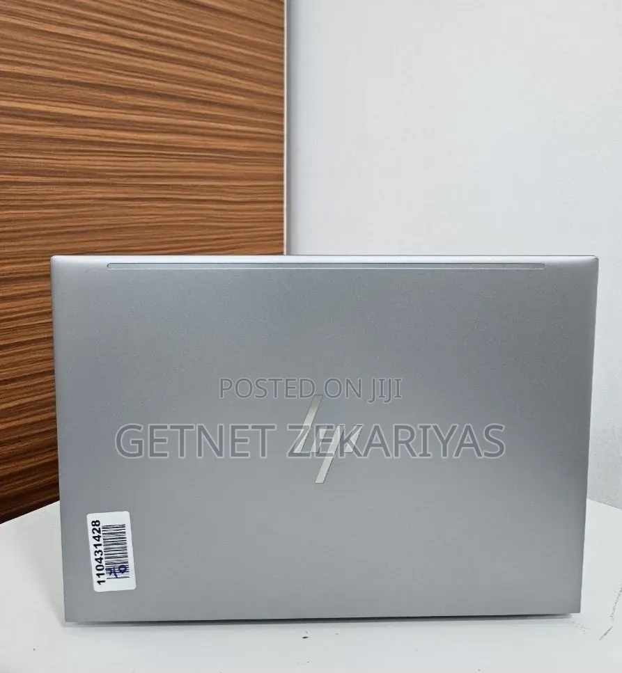 New Laptop HP ZBook Firefly 14 G10 16GB Intel Core i7 SSD 512GB