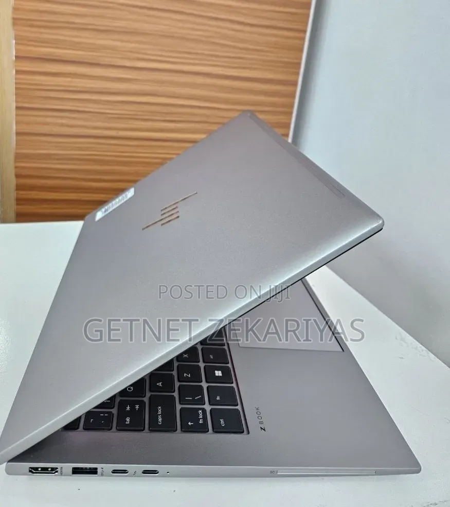 New Laptop HP ZBook Firefly 14 G10 16GB Intel Core i7 SSD 512GB